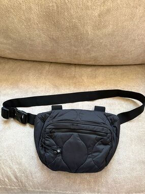 Vera Bradley Black Quilted Belt Bag
